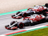 五星红旗首上F1领奖台，周冠宇首秀夺分背后的十年孤勇