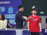 马龙现身切尔西主场观赛，享受足球氛围