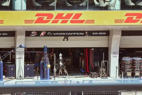 被商业、科技、娱乐等无限包裹的F1赛场。（图/范坤 摄）