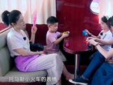 小鱼儿抓娃娃很精准,其实是胡可安排的,儿子却树立了信心