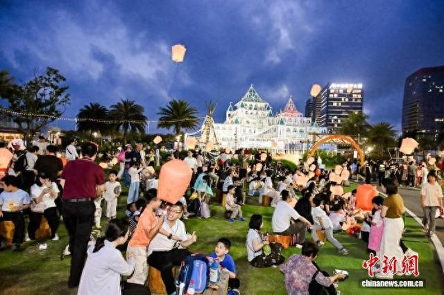 “五一”假期，横琴星乐度露营小镇人气旺盛。景区 供图