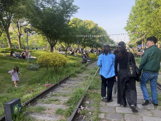 5月1日，西岸“爵士春天”现场。澎湃新闻记者 邹娟 摄