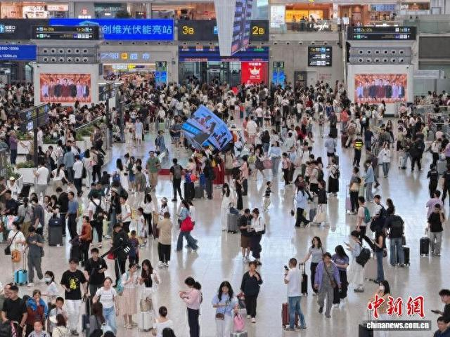 深圳铁路迎来返程高峰。田恬 摄