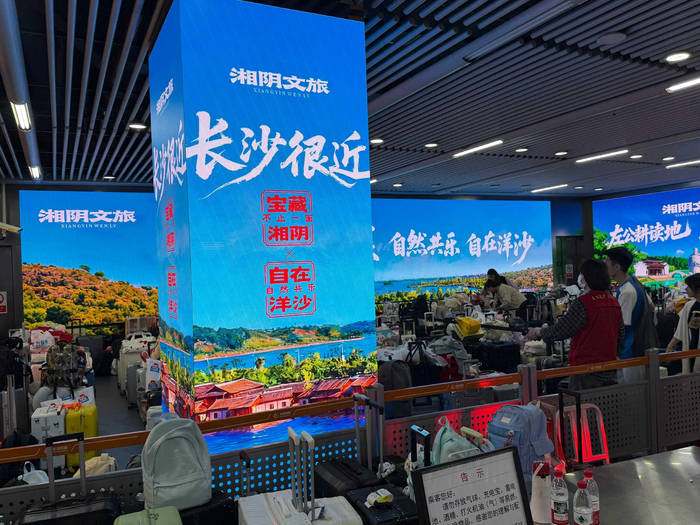 　湘阴文旅在长沙五一广场地铁站进行文旅宣传 拍摄/第一财经记者宋婕