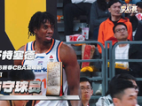 哈桑·怀特塞德以场均8.8篮板1.4盖帽斩获CBA最佳防守球员