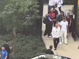 比赛结束后，汉密尔顿和科拉平托两人在离开现场前有说有笑的