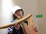 王一博巴黎玩滑板网球雨花絮曝光