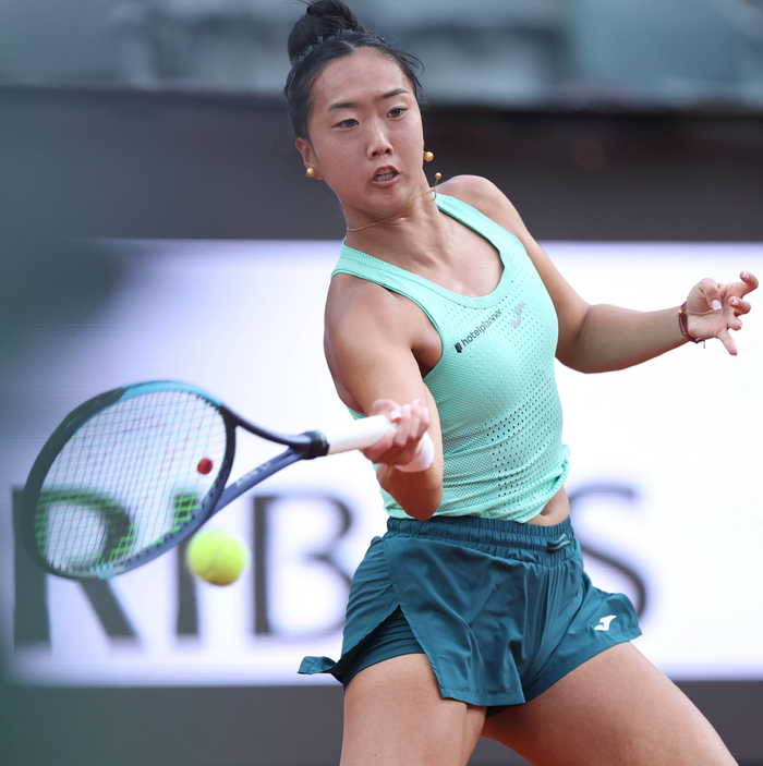 5月5日，李安在比赛中回球。 新华社记者 李京 摄