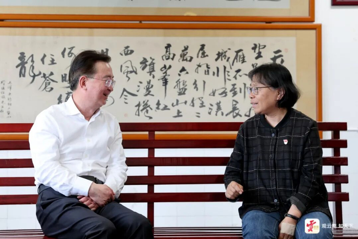 3月30日，王宁来到丽江华坪女子高中，看望张桂梅老师，调研办学治校情况。云新闻记者雷桐苏 摄