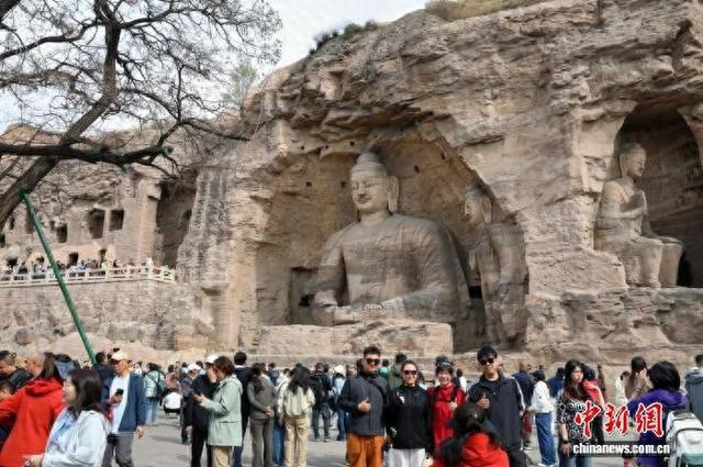 “五一”期间，山西大同云冈石窟景区累计接待游客22.57万人次，同比增长2.08%。大同市新闻中心 供图