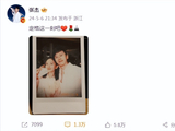 张杰晒照为谢娜庆生，娜姐靠老公怀里一脸甜笑，结婚12年甜如热恋_新闻