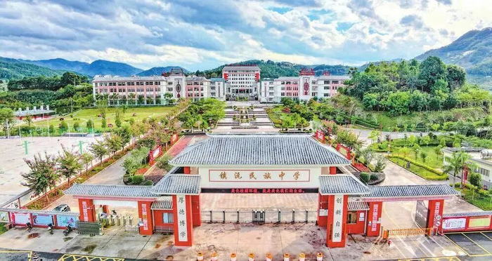 普洱市镇沅彝族哈尼族拉祜族自治县民族中学。图源：云新闻