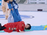 年轻就是好倒头就睡，张真源指压板狂奔疼趴，松弛感拉满！