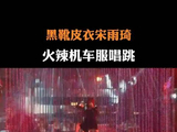 吴宣仪大长腿太白了，耳朵都代替了眼睛
