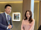 网友偶遇董璇看车！ 天呐状态好好，动起来完全就是温柔妈咪