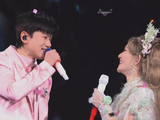 张杰穿应援色西装改歌词，谢娜生日演唱会秒变婚礼现场，值回票价