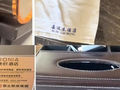房间内物品印的店名各不相同，四川甘孜一酒店被网友戏称“散装酒店”，店方：酒店曾多次更名，如将物品丢弃更新，损失较大