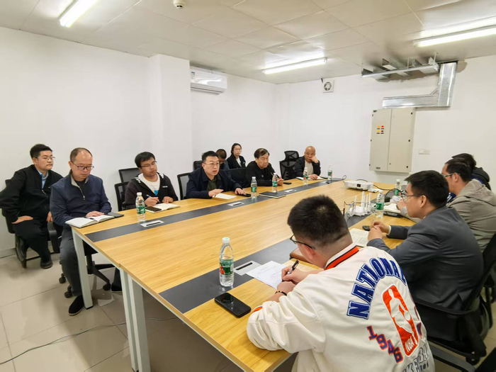 北七家镇为北清橡树湾社区供水问题举办协调会。昌平区北七家镇政府供图