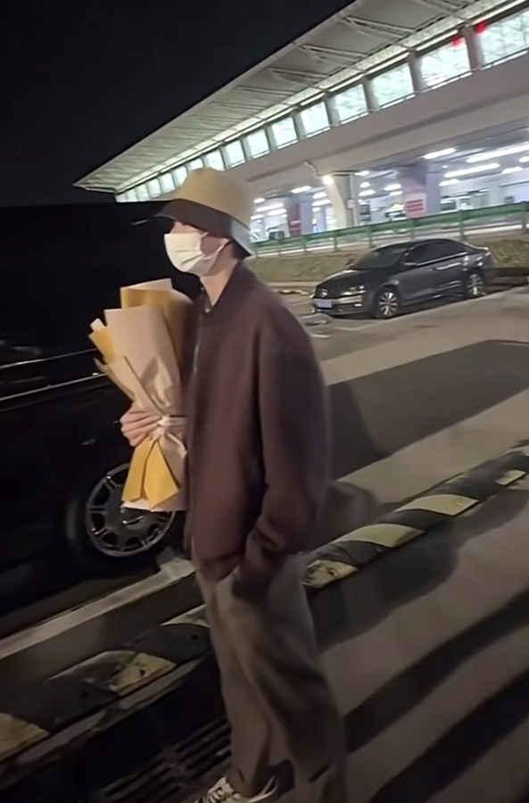 吴宜泽现身西安咸阳国际机场