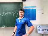贺希宁赛后持MVP奖杯拍摄短视频，深圳队宠粉举动获赞