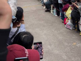 张凌赫萧厉最后一次进妆 棕色外套顺毛发型