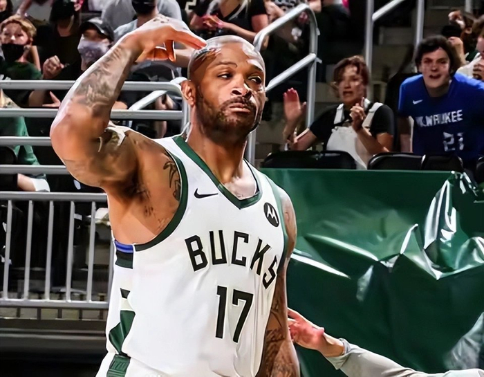 泪目!41岁PJ塔克正式退役,生涯赚1亿拿总冠军,硬汉终谢幕|火箭|NBA|凯文·杜兰特|雄鹿|PJ-塔克_新浪体育_新浪新闻