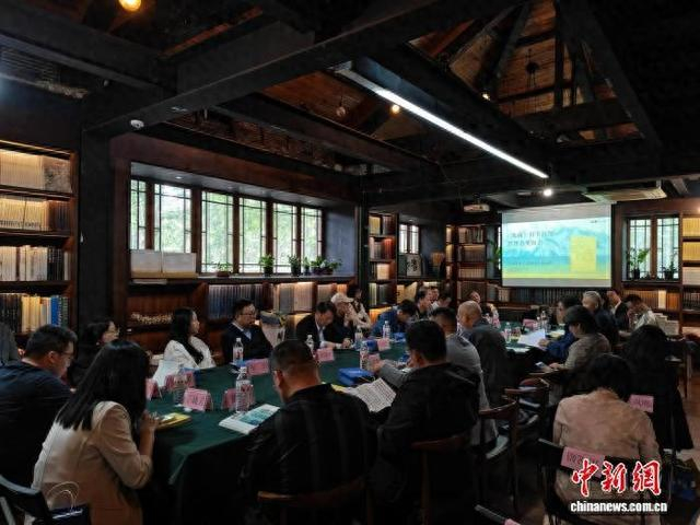 5月8日，在杭州举行的《美商》新书首发暨读者见面会。 林波 摄