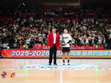 贺希宁获CBA常规赛MVP，率深圳男篮击败浙江