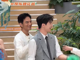 杨洋赵小棠李乃文片场扭秧歌