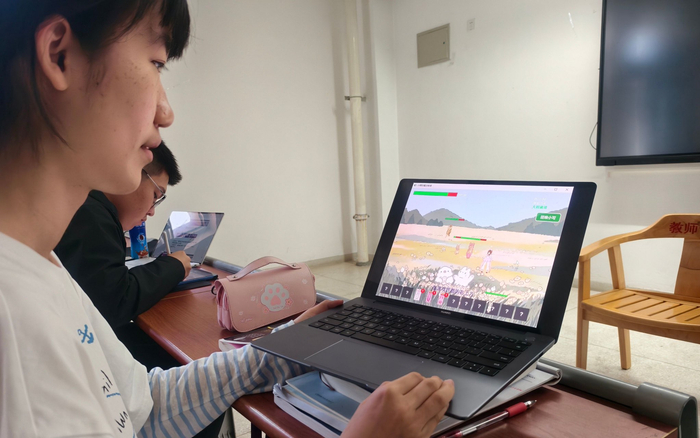 5月7日，刘晓光的课堂上，学生展示用AI辅助做的C++大作业。受访者供图