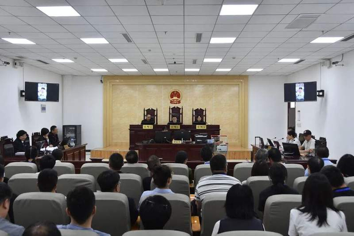 2025年8月20日，许昌市中级人民法院开庭审理胖东来诉“网络黑嘴”侵权案。（受访者供图）