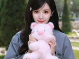 猪崽在小田怀里失去意识三秒想成为田曦薇怀里的猪崽一日猪长