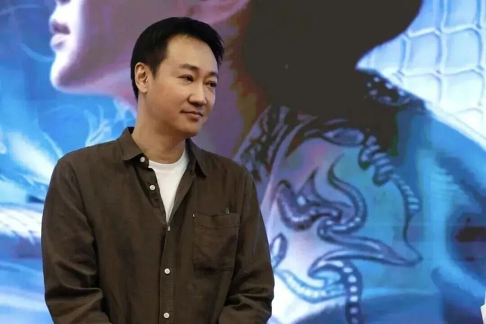 中国国家话剧院演员、原版《青蛇》法海饰演辛柏青  摄影：王昊宸 