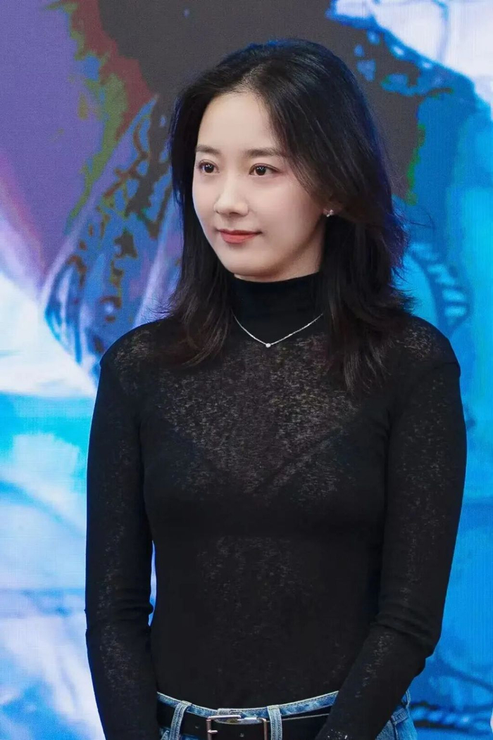 话剧《青蛇》青蛇饰演者朱颜曼滋  摄影：柴林