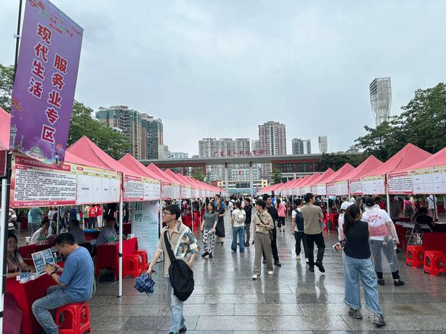 “广州好揾工”大型招聘会开展。中青报·中青网记者 林洁/摄
