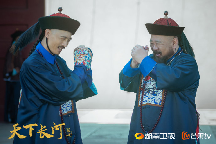 《天下长河》剧照，公磊（左）饰 明珠，梁冠华 饰 索额图