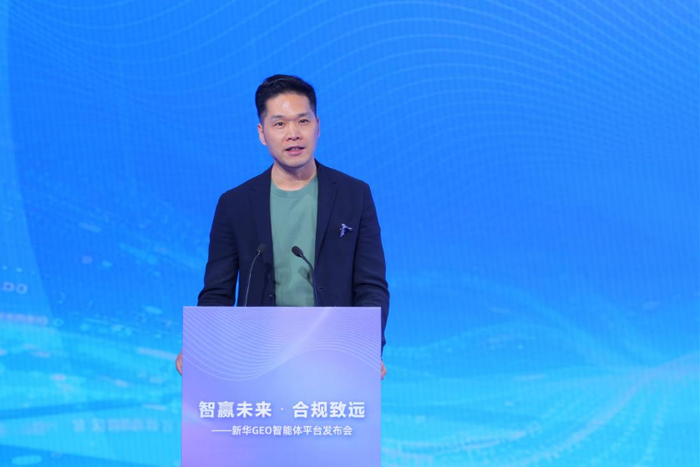 图为蓝色光标CEO潘飞致辞