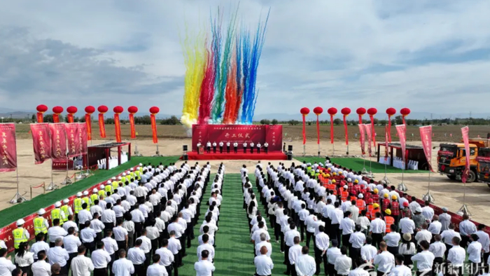 5月9日，兵地共建新疆农业大学塔城校区开工仪式在塔城市与兵团第九师白杨市交界处举行。 石榴云/新疆日报 图