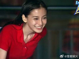 女明星水池疯抢皮球，杨颖被谢依霖按进水里，场面超刺激丨奔跑吧