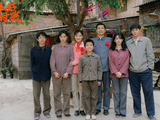 梅婷带儿女下地干活，还和女儿一起护肤，12岁快快比妈妈还会打扮