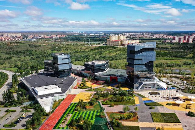   这是内蒙古鄂尔多斯羊绒集团有限责任公司一景（2024年9月20日摄）。新华社记者 李志鹏 摄