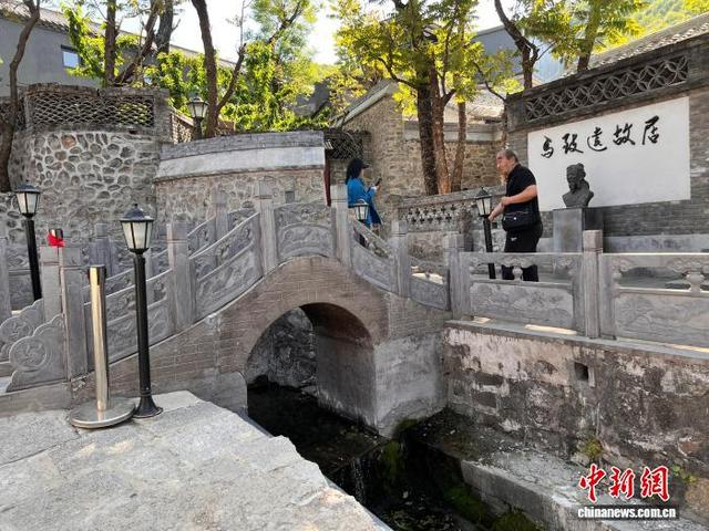 2026年5月，游客游览位于北京市门头沟区王平镇的马致远故居。中新社记者 吕少威 摄
