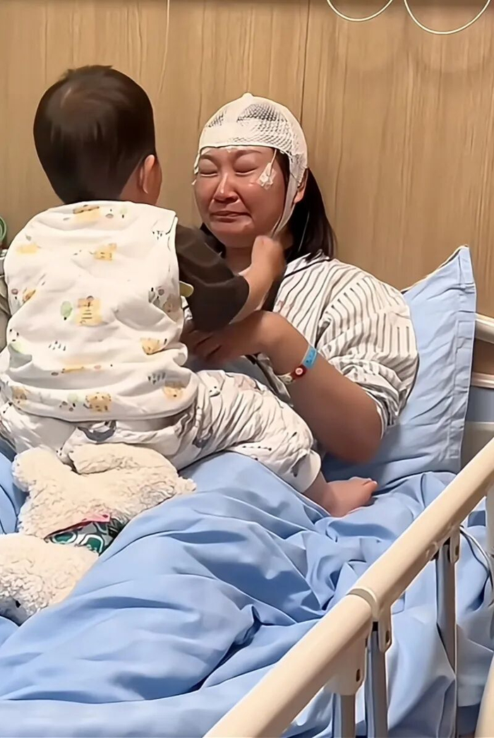 王暖暖发布的住院视频截图。