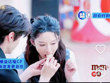 陈哲远喂李沁，周围人表情成“隐藏彩蛋”