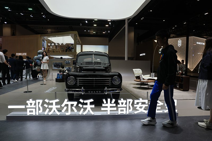 2026年北京车展沃尔沃展台。图片来源： 视觉中国