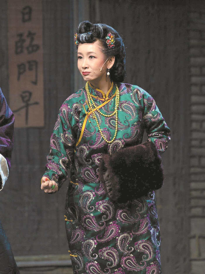 　　话剧《四世同堂》从首演至今，秦海璐演了15年的“大赤包”。（演出方供图）