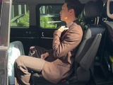 张艺兴出发戛纳红毯，啊啊啊啊总裁来的 ！