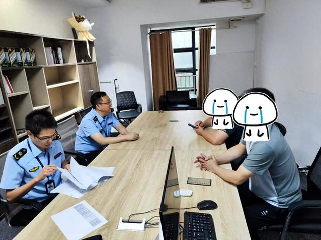 南海区市场监管局桂城市场监管所对佛山鹏浅花文化传媒有限公司进行突击检查。通讯员供图