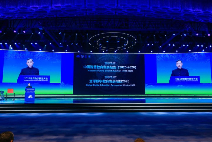 李永智在大会上进行成果发布。受访者供图