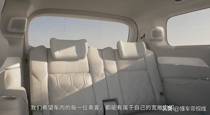 新车 售价81.8万元,沃尔沃首款MPV EM90正式发布,客厅风格内饰__财经头条__新浪财经